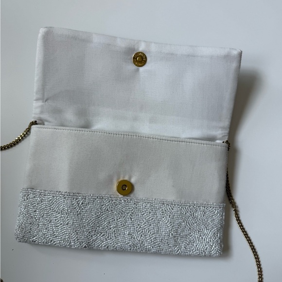 Antik Kraft White Beaded Bride Clutch Bag with Gold Chain - Picture 4 of 8